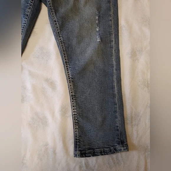 Embroidered Blue Jeans - Picture 5 of 6